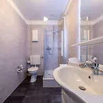 Boardinghouse Burgpark 2*