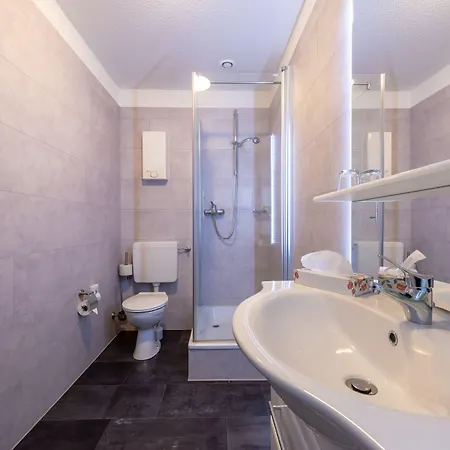 Boardinghouse Burgpark 2*