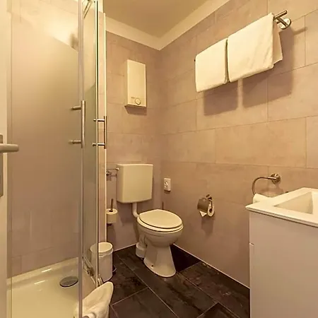 Hotel Boardinghouse Burgpark 2*