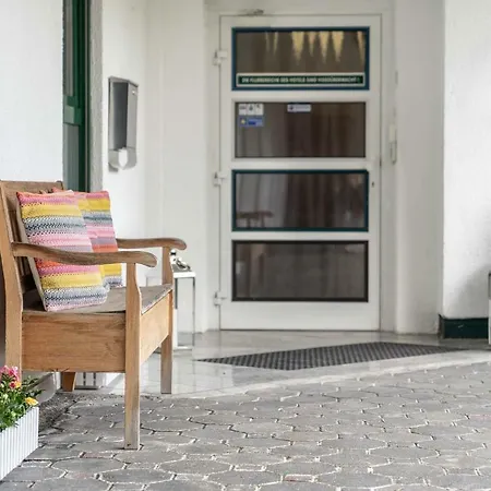 מלון Boardinghouse Burgpark 2*