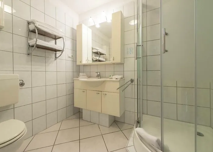 Hotel Boardinghouse Burgpark Huerth